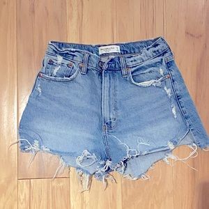 Abercrombie & Fitch The Mom Short- High Rise Curve Love